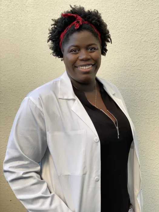 Christa-May Zang, ostéopathe diplômée de l'ESO à Charenton-le-Pont